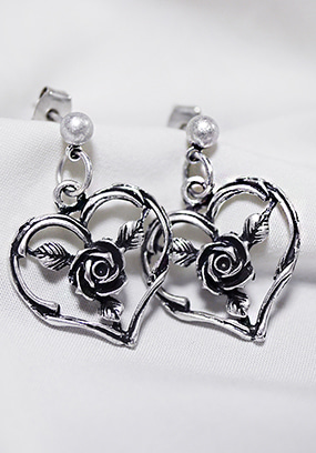 Vintage rose heart earring