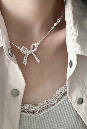 Pearl ribbon choker necklace