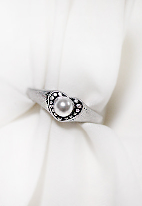 Antique pearl heart ring