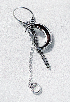Moon &amp; chain ring piercing