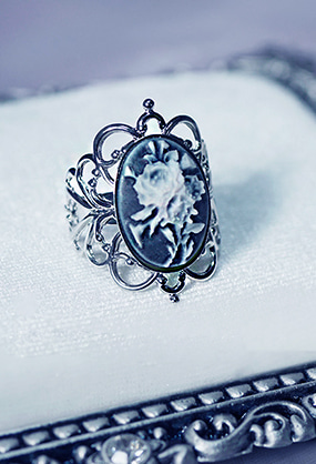 Antique Rose cameo ring (silver)