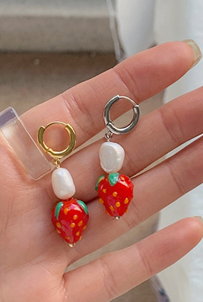 Ceramic strawberry 🍓pearl earring (골드,실버)