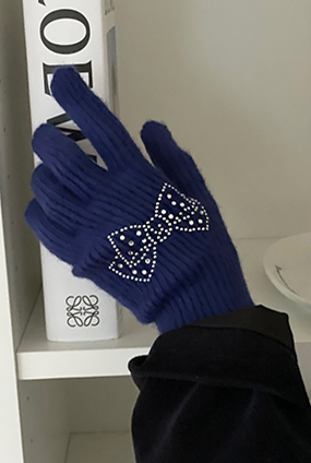 Cubic ribbon gloves