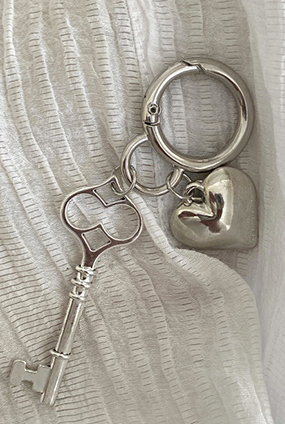 Silver antique heart key ring