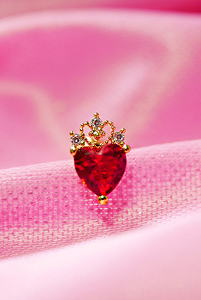 Ruby ♥ heart crown piercing
